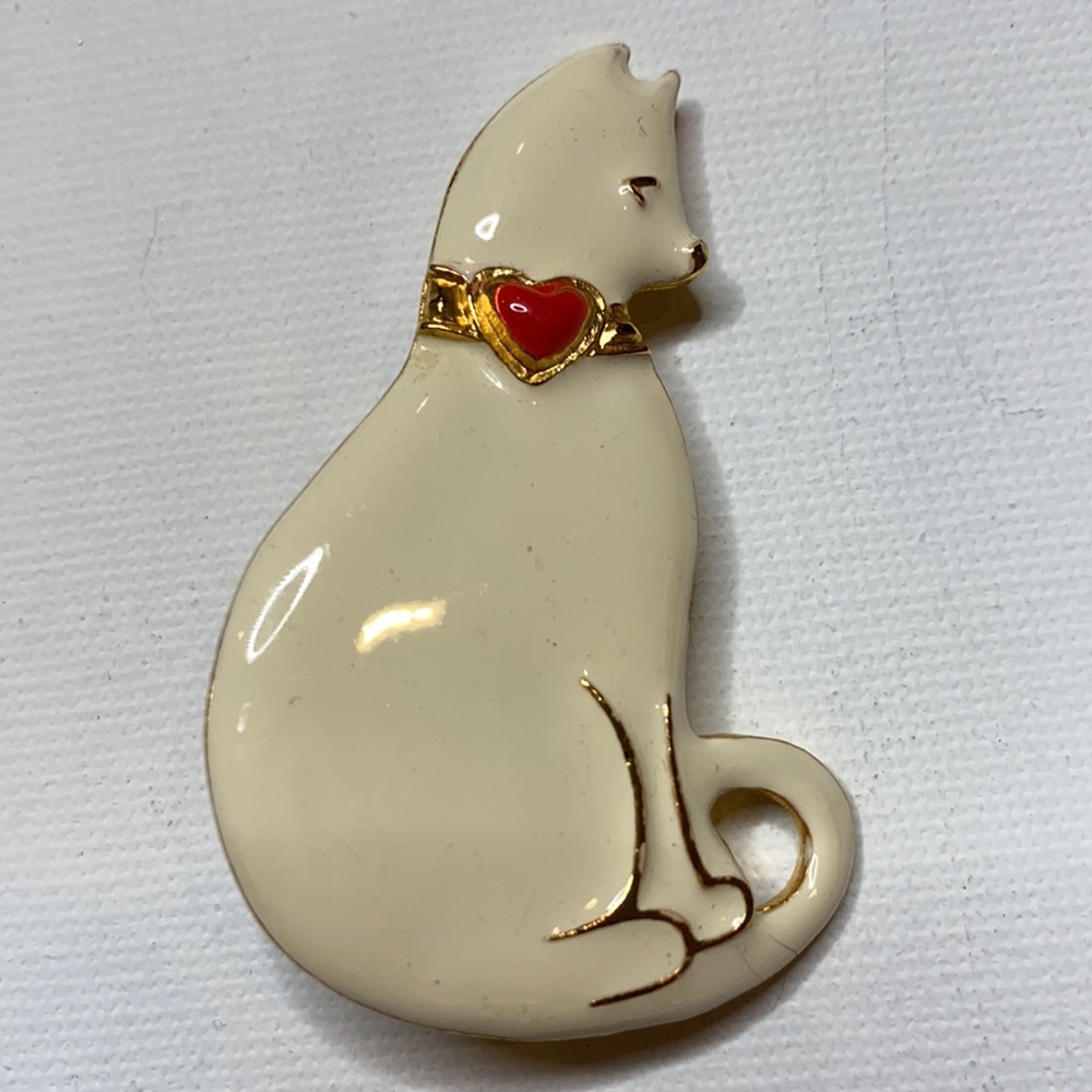 Vintage signed Vero enamel cat brooch pin